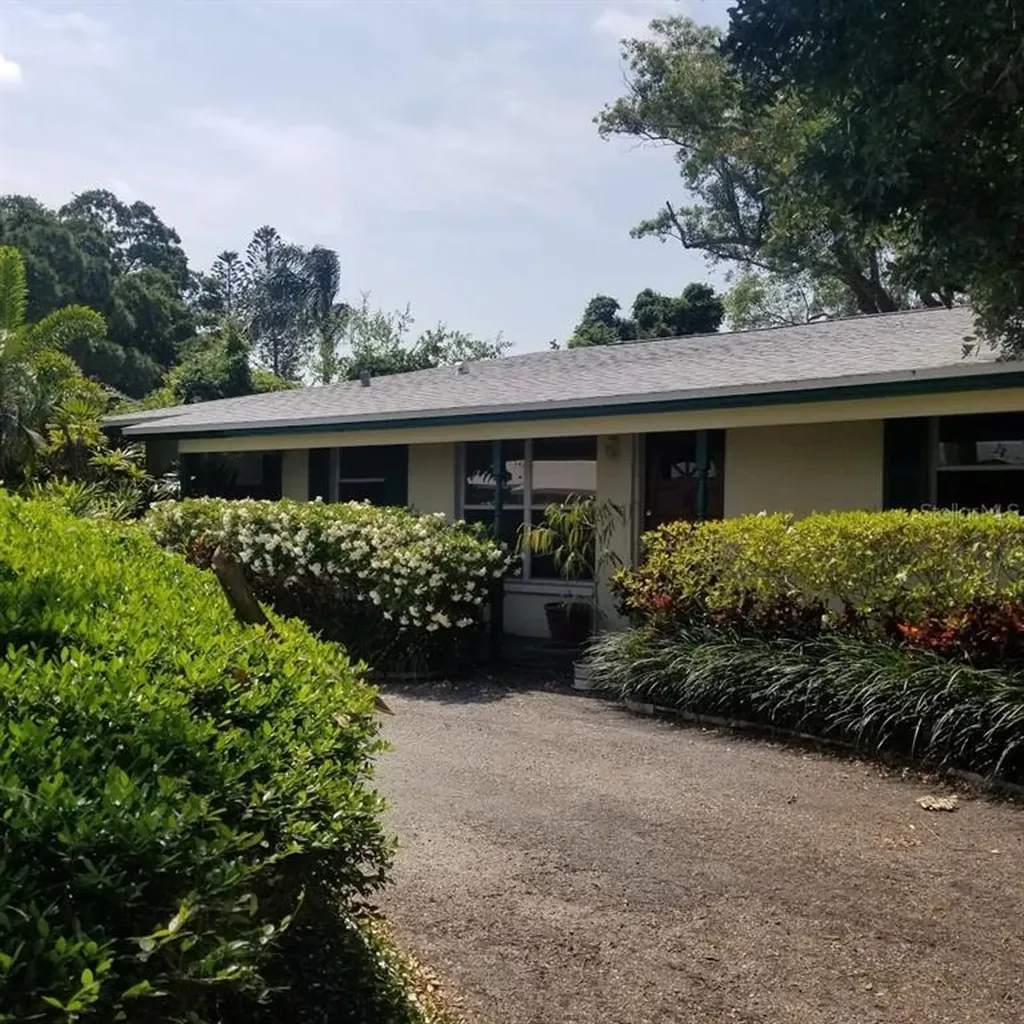 4136 52nd Avenue S St Petersburg FL 33711