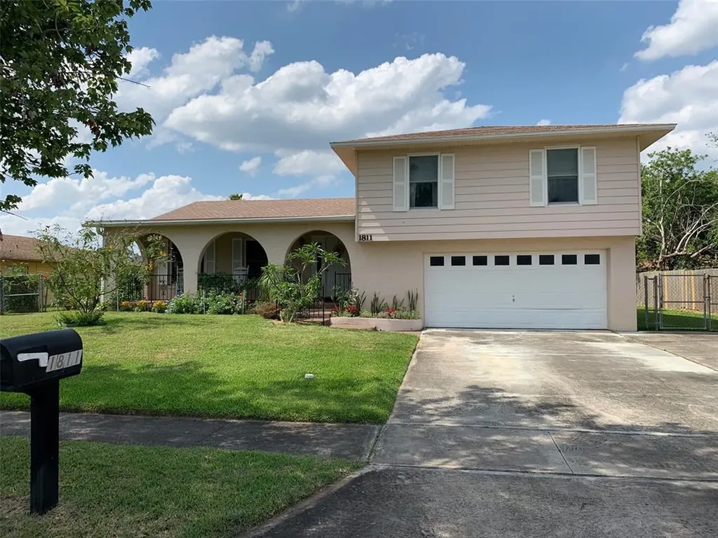 1811 Tahiti Place Kissimmee FL 34741