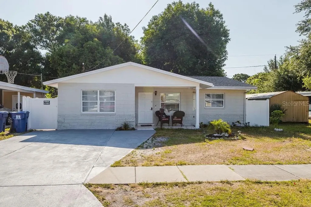 3713 37th Street N St Petersburg FL 33713