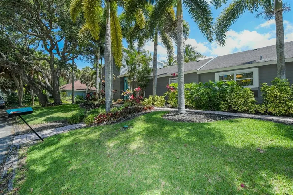 690 Tropical Circle Sarasota FL 34242