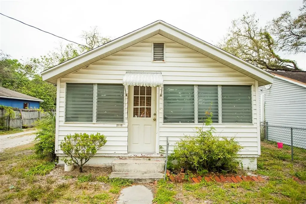 2110 E Ellicott Street Tampa FL 33610