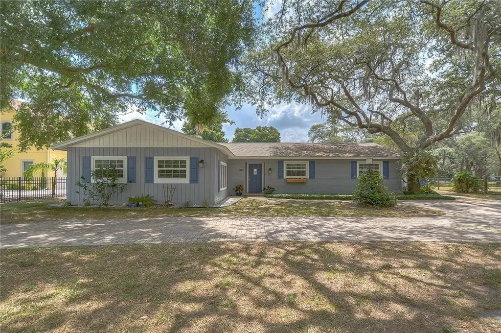 11907 Lake Ridge Road Tampa FL 33618