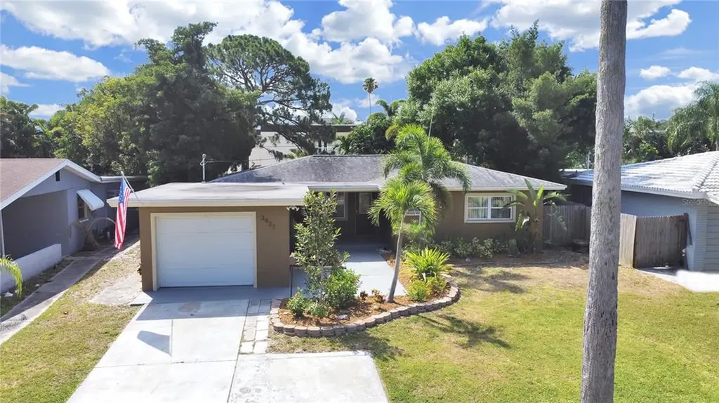 3937 Overlook Drive NE St Petersburg FL 33703