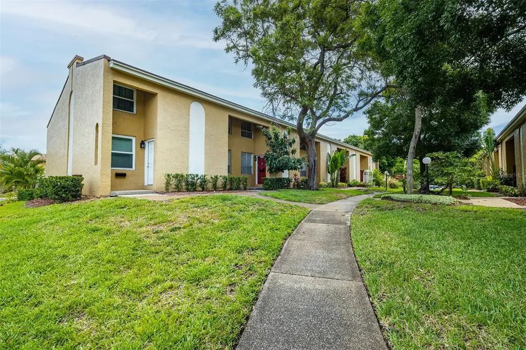 4315 La Riviera Court Tampa FL 33611