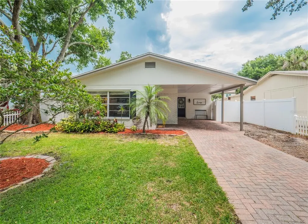 3215 W Price Avenue Tampa FL 33611