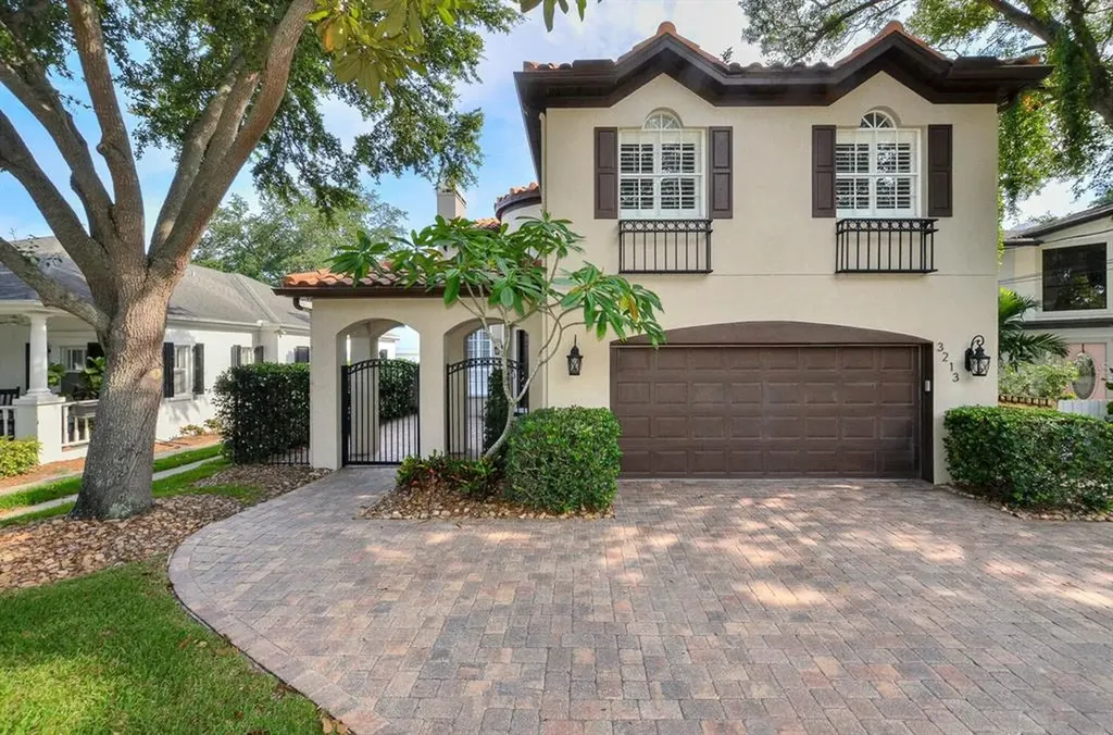 3213 W Knights Avenue Tampa FL 33611
