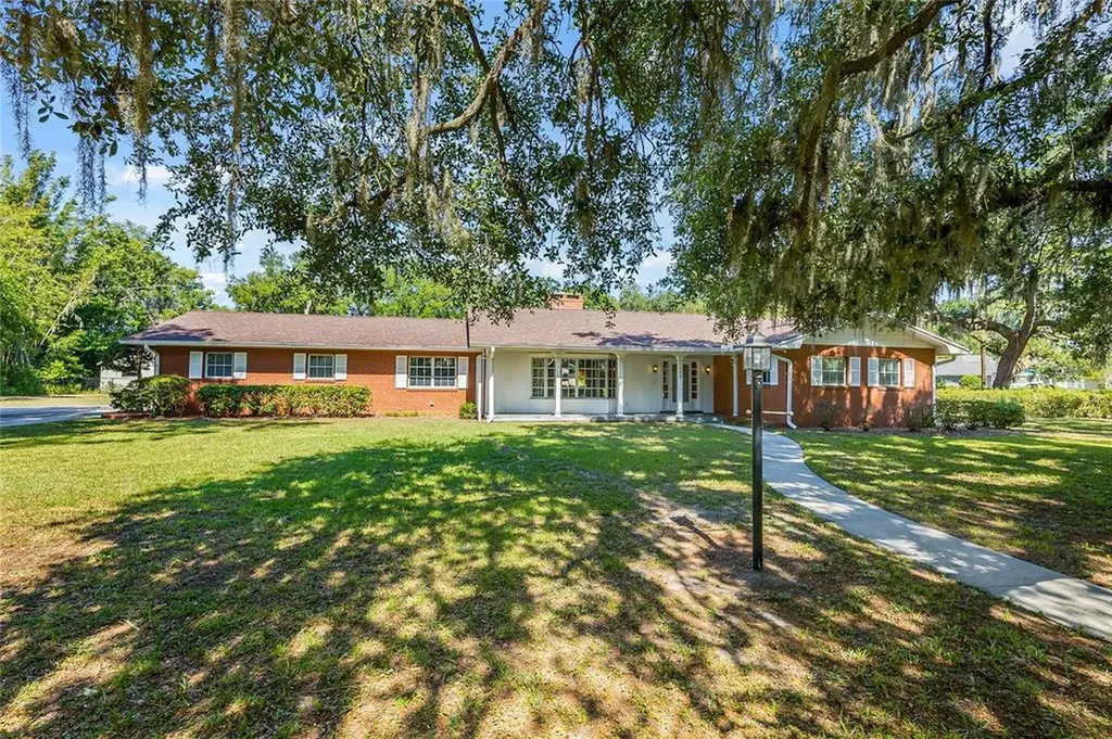 1603 S Woodside Drive Plant City FL 33563