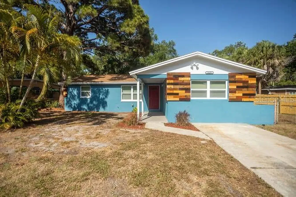 2430 8th Street S St Petersburg FL 33705