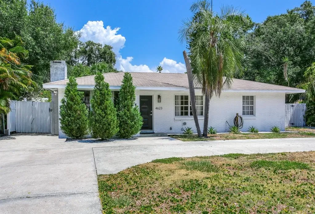 4623 W Bay Villa Avenue Tampa FL 33611