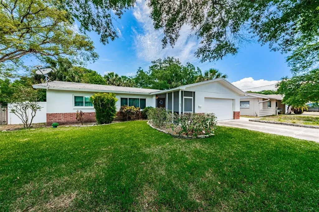 685 72nd Avenue N St Petersburg FL 33702