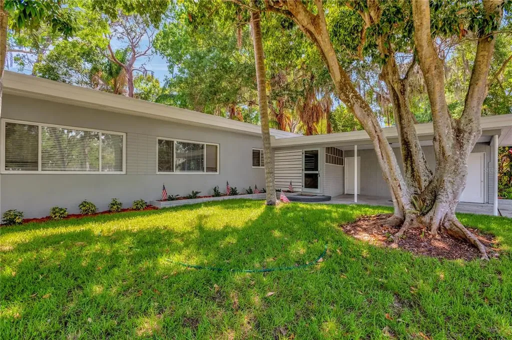 4811 Juanita Way S St Petersburg FL 33705