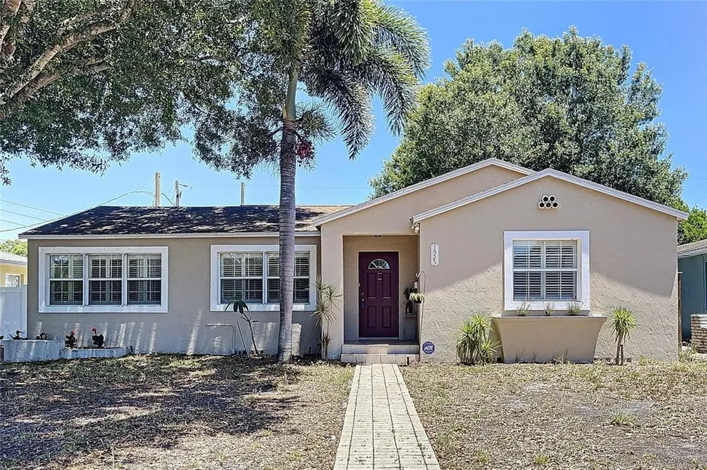 1525 26th Avenue N St Petersburg FL 33704
