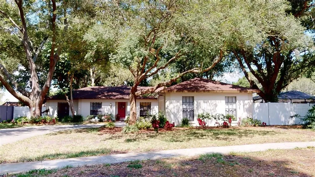 13549 Lake Magdalene Drive Tampa FL 33613