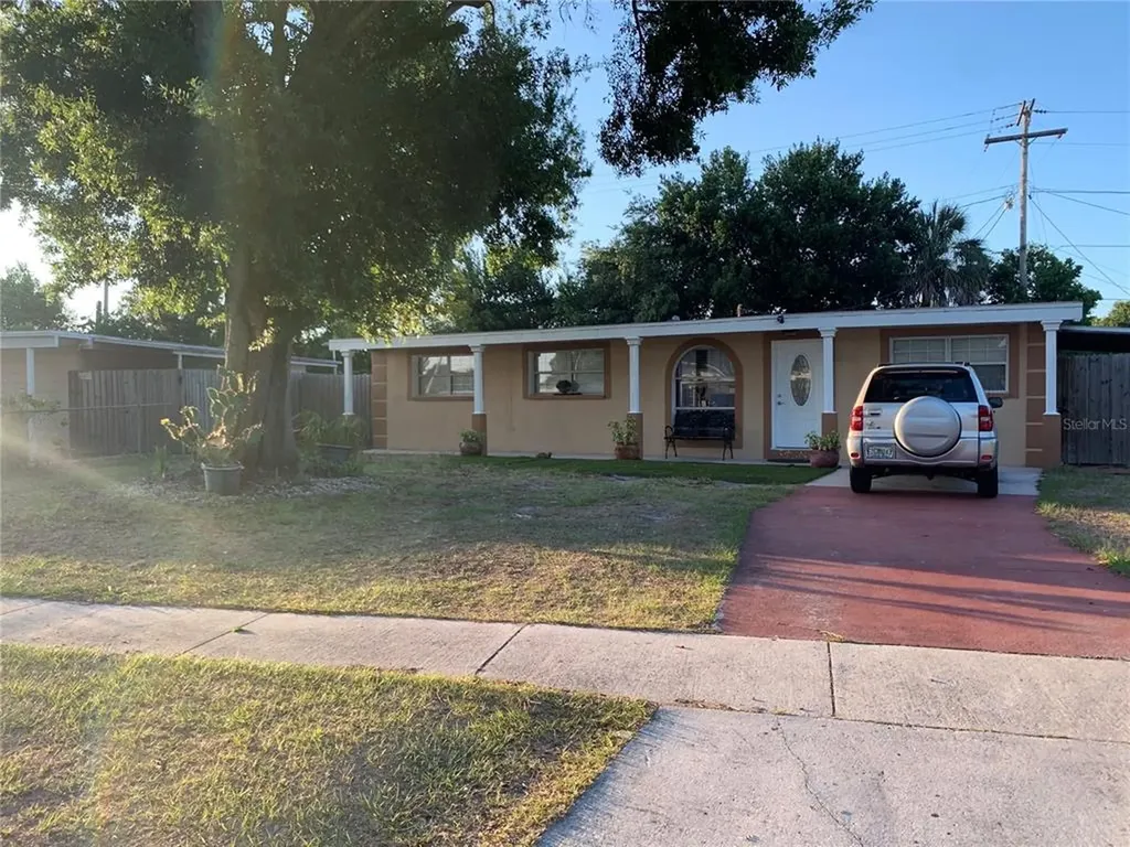 1323 Larsen Lane Tampa FL 33619