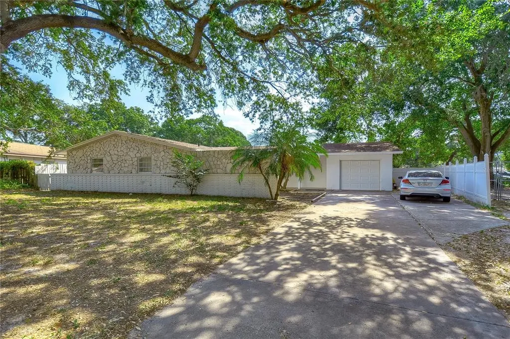 6906 Spencer Circle Tampa FL 33610
