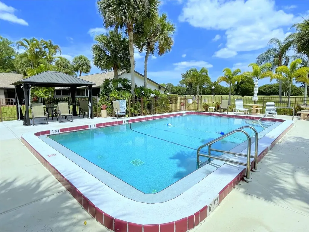 3543 Longmeadow Sarasota FL 34235