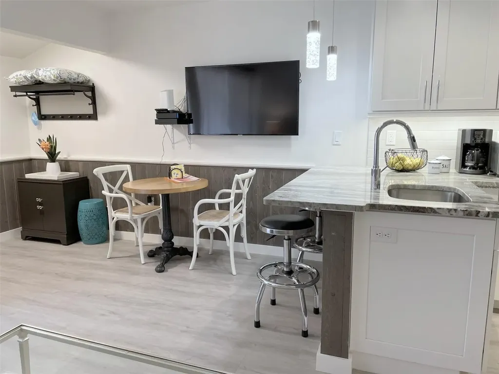 3543 Longmeadow Sarasota FL 34235