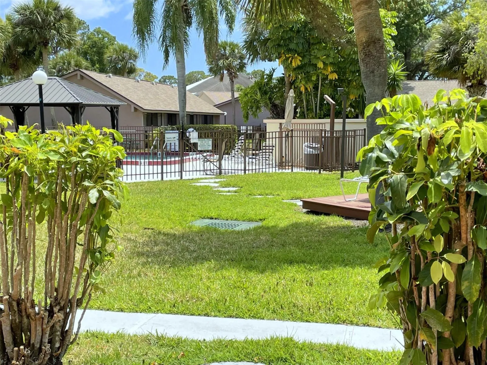 3543 Longmeadow Sarasota FL 34235