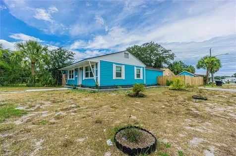 1942 43rd Street S St Petersburg FL 33711