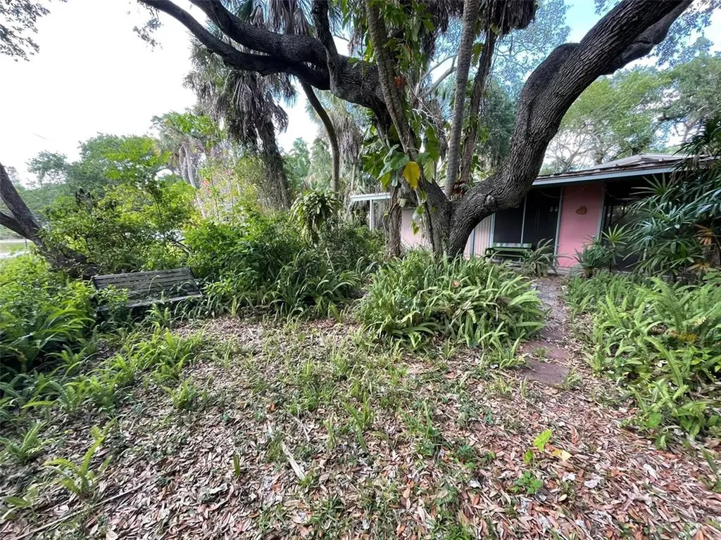 4901 Commonwealth Drive Sarasota FL 34242