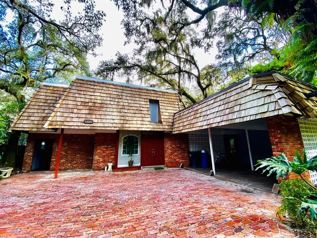14609 Lake Magdalene Circle Tampa FL 33613
