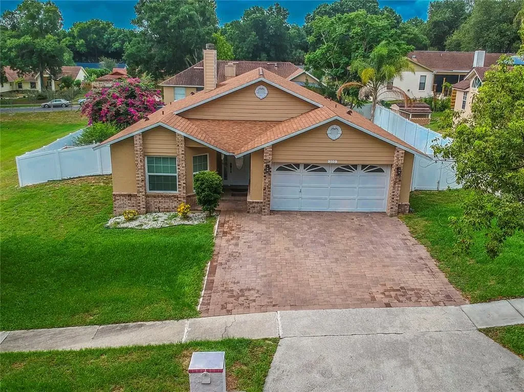 9108 Queen Elizabeth Court Orlando FL 32818