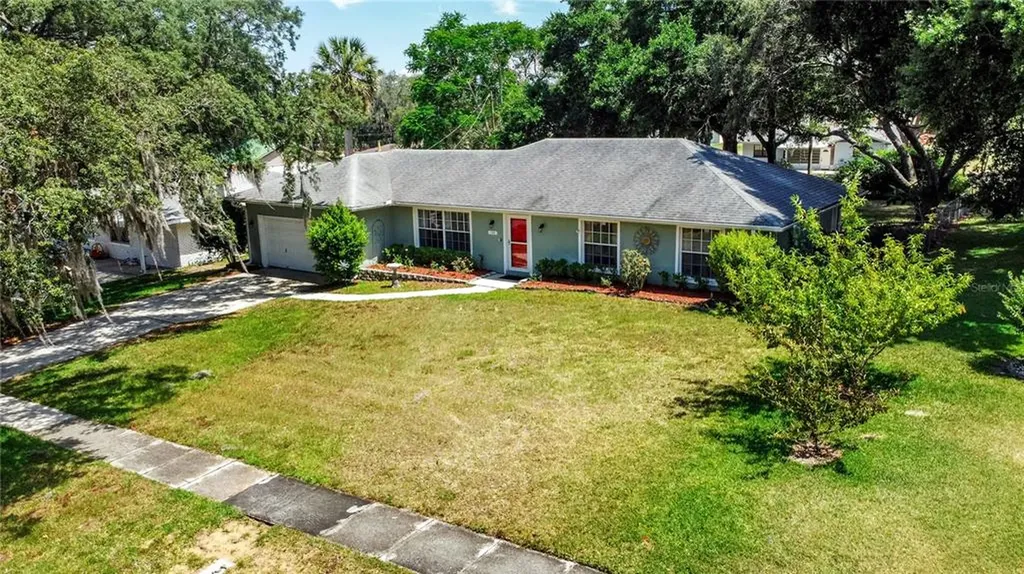209 E Bay Street Davenport FL 33837