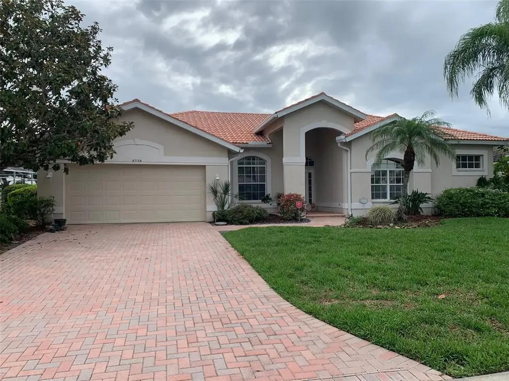 8739 Grey Oaks Avenue Sarasota FL 34238
