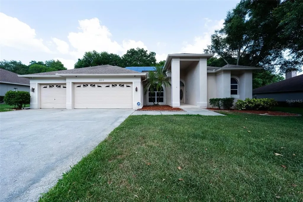 2215 Heritage Crest Drive Valrico FL 33594