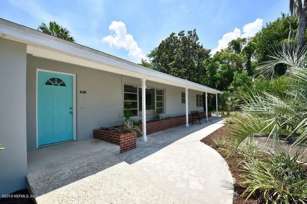 301 Lakeview Avenue Crescent City FL 32112