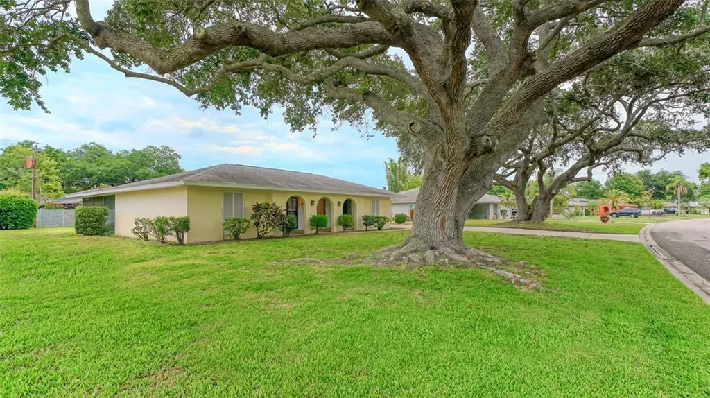 5105 Inverness Drive Sarasota FL 34243