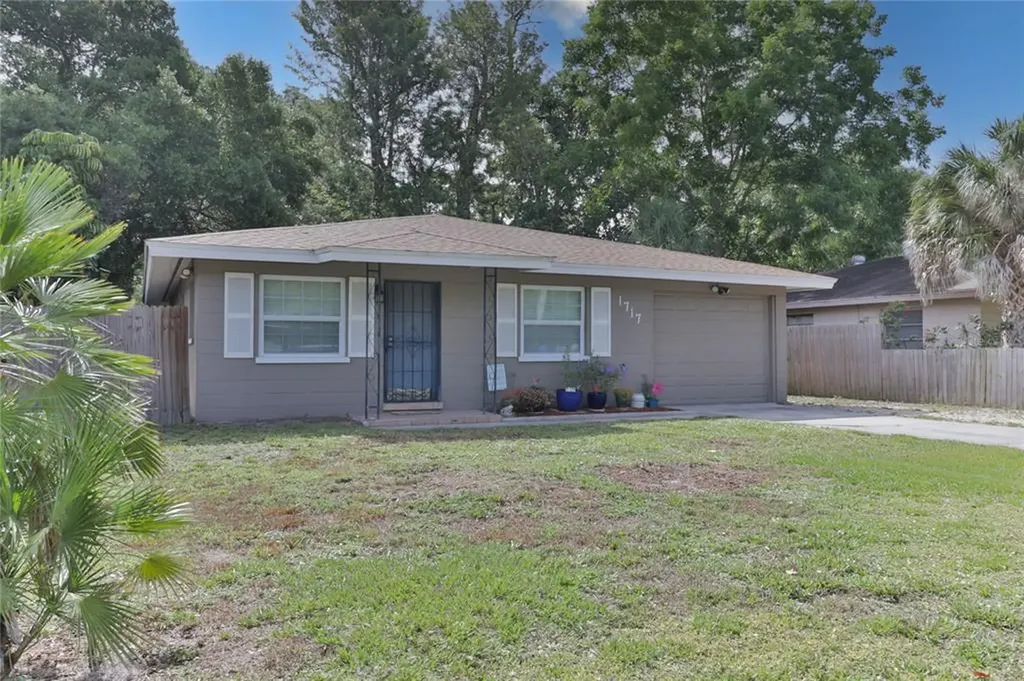 1717 28th Street W Bradenton FL 34205
