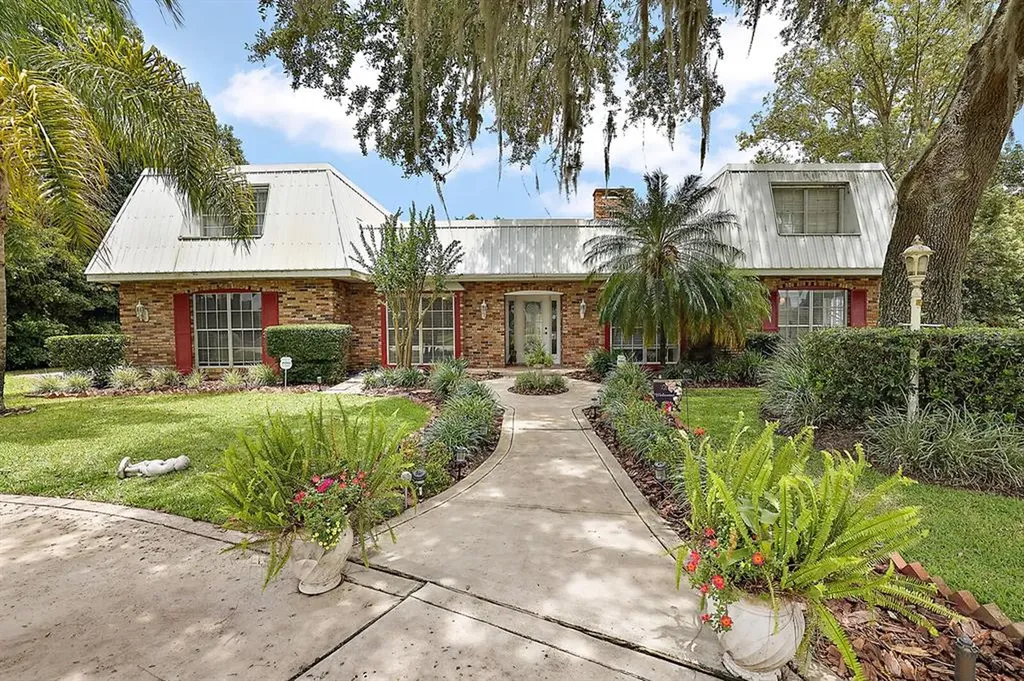 32750 Lakeshore Drive Tavares FL 32778