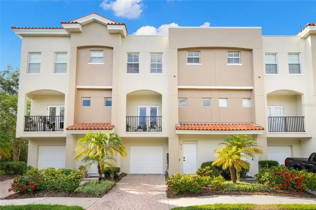 819 100th Avenue N St Petersburg FL 33702