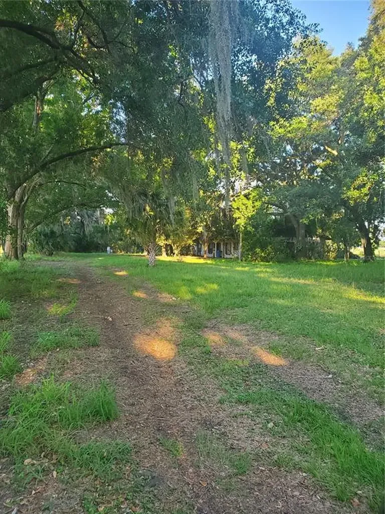 2002 S Forbes Road Plant City FL 33566