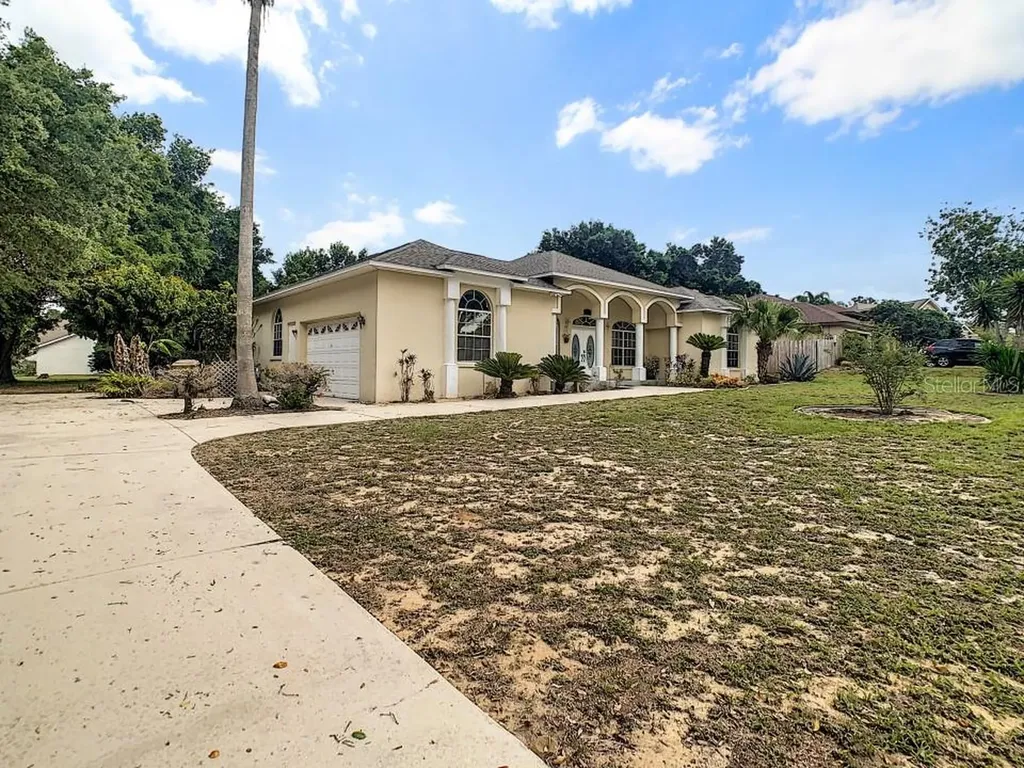 10430 Barrington Court Leesburg FL 34788