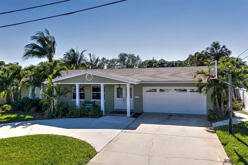 4086 13th Lane NE St Petersburg FL 33703