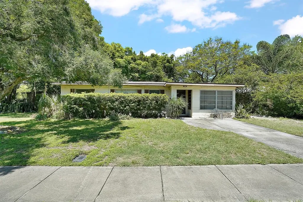 908 Griffin Road Leesburg FL 34748