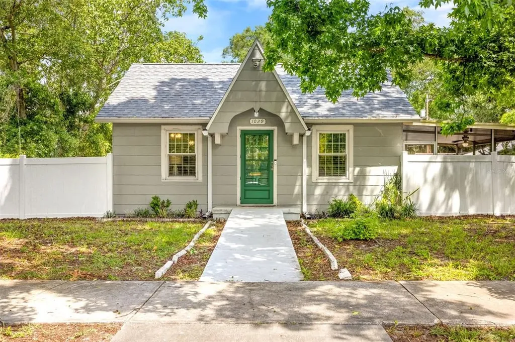 1029 Yale Street N St Petersburg FL 33713