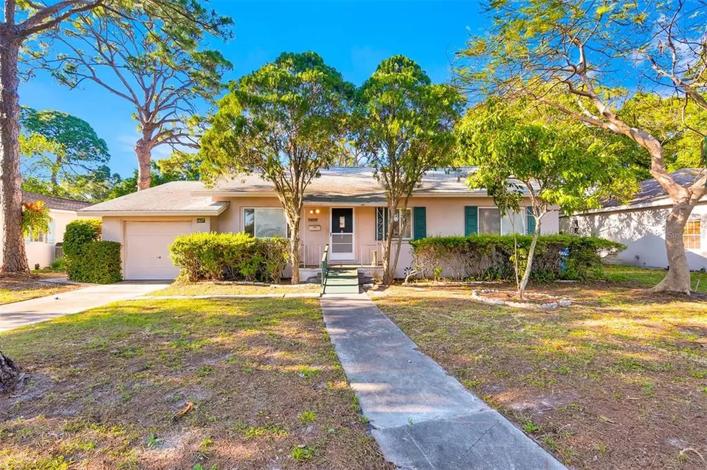6827 8th Avenue N St Petersburg FL 33710