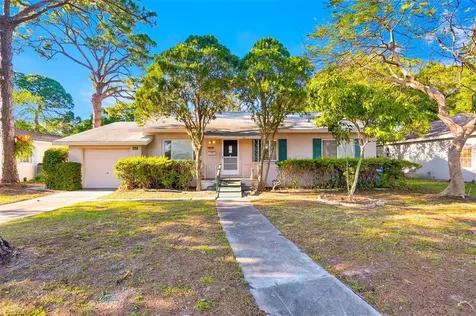 6827 8th Avenue N St Petersburg FL 33710