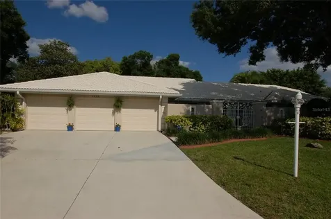5672 Country Lakes Drive Sarasota FL 34243