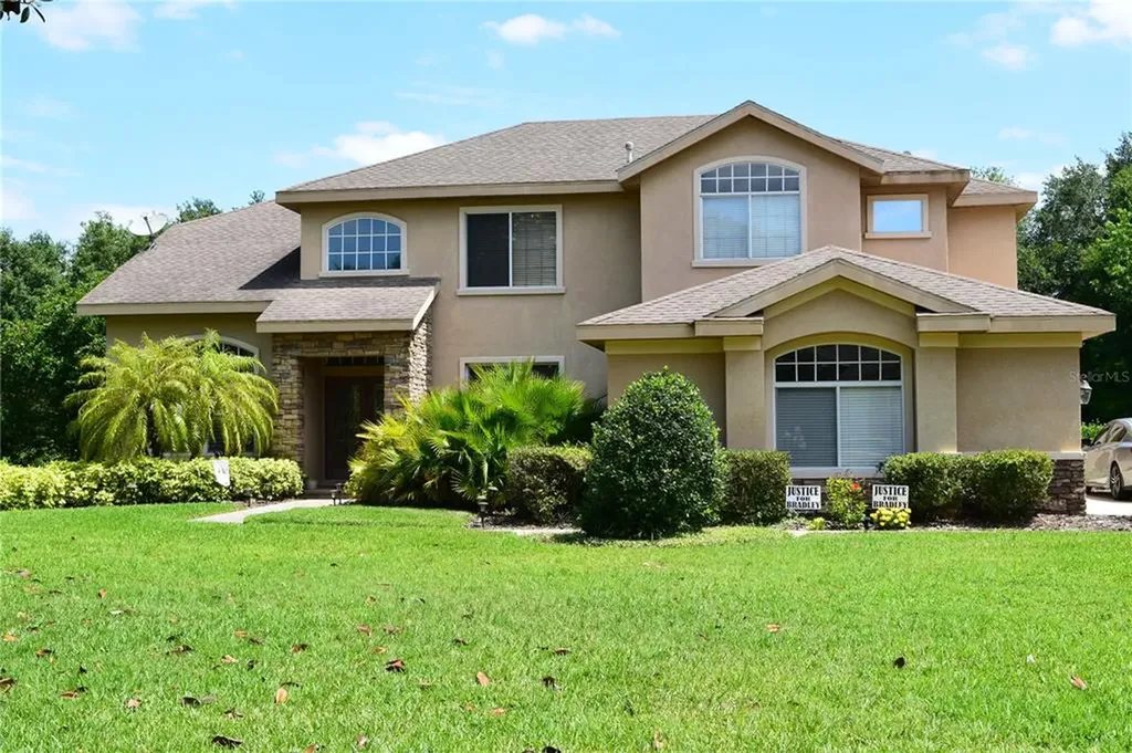 6112 Kingbird Manor Drive Lithia FL 33547