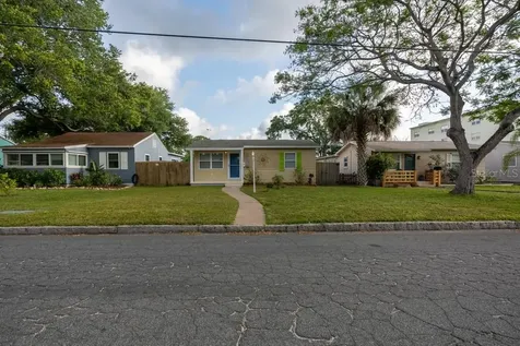 137 44th Avenue N St Petersburg FL 33703