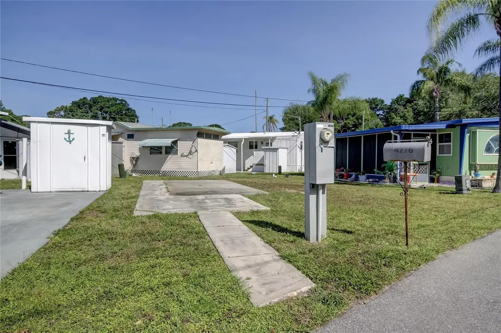 4776 66th Lane N St Petersburg FL 33709