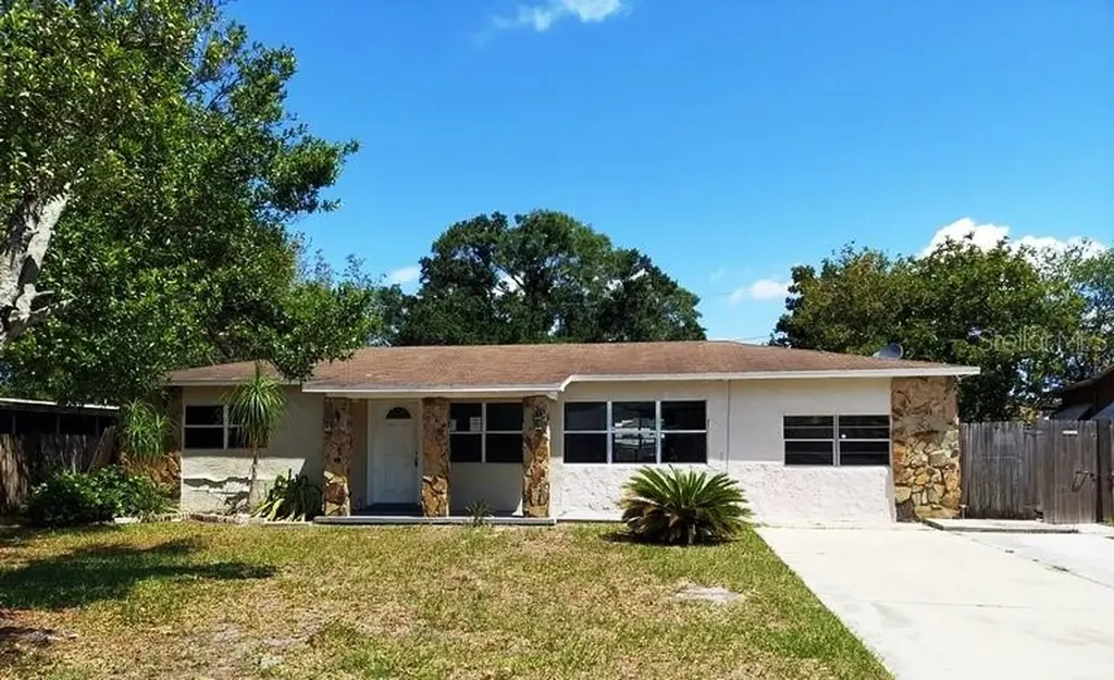 4951 48th Avenue N St Petersburg FL 33709
