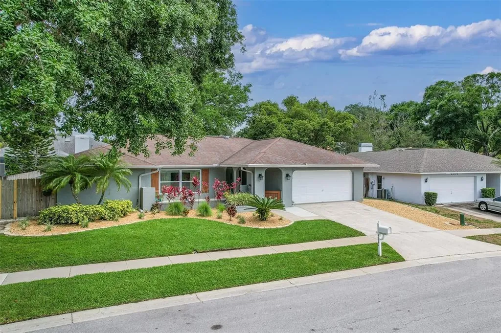 4922 Lake Valencia Boulevard E Palm Harbor FL 34684