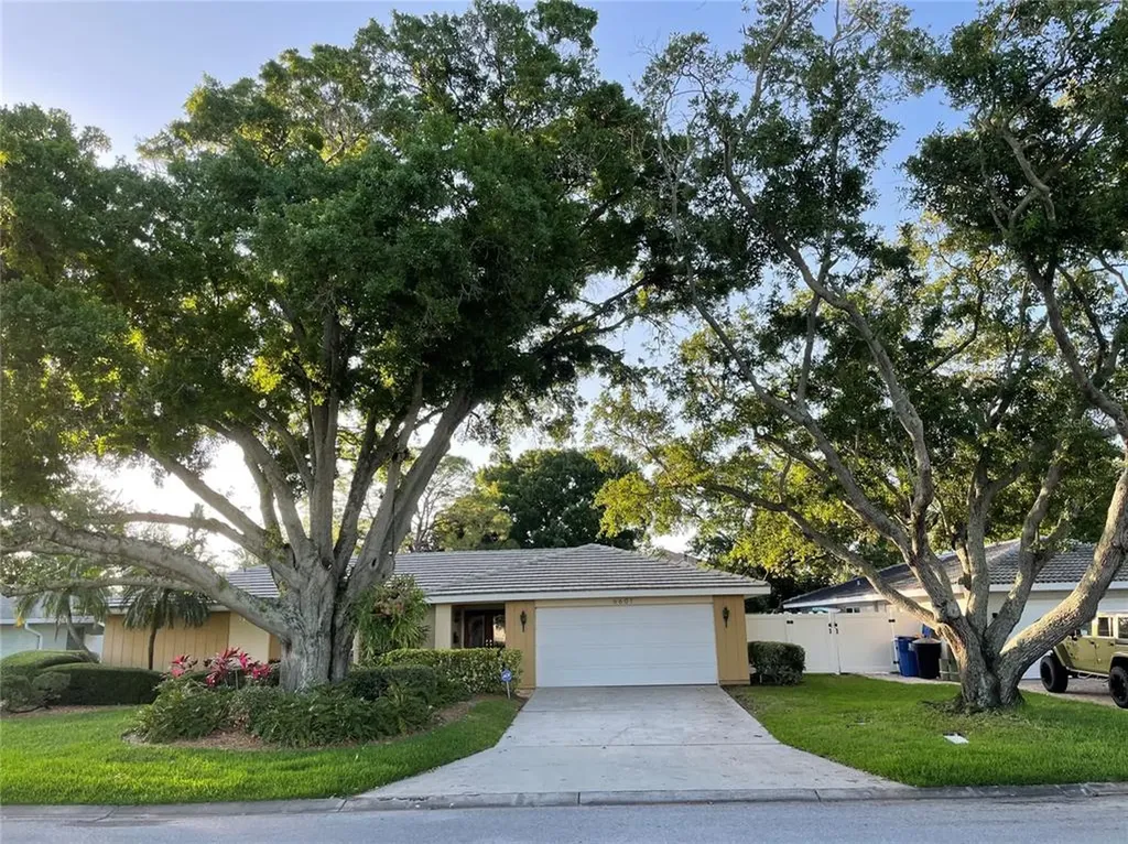 6601 Tanglewood Drive NE St Petersburg FL 33702