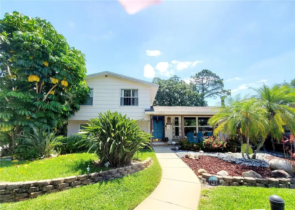 7702 W Pocahontas Avenue Tampa FL 33615