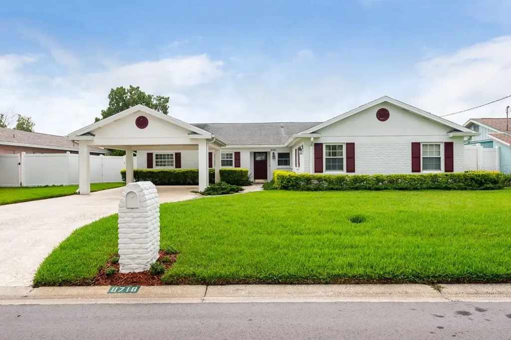 8718 Elmwood Lane Tampa FL 33615